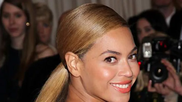 Η Beyoncé μας εύχεται "Καλή Χρονιά"