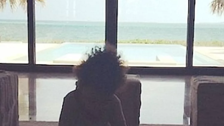 ΦΩΤΟ: Η Blue Ivy κάνει το πρώτο μπάνιο στην θάλασσα! 
