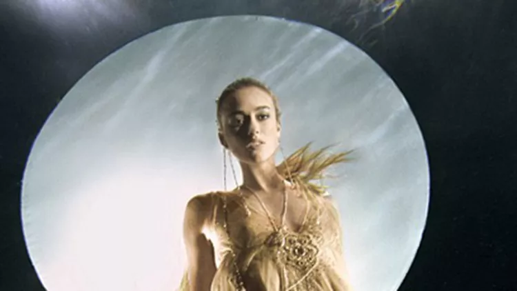 Η Keira Knightley και γνωστά μοντέλα φωτογραφίζονται underwater για καλό σκοπό. 