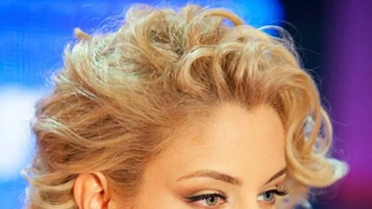 Tα top hair looks της Δούκισσας Νομικού 
