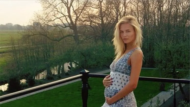  Natasha Poly: Ανακοίνωσε την εγκυμοσύνη της μέσω instagram