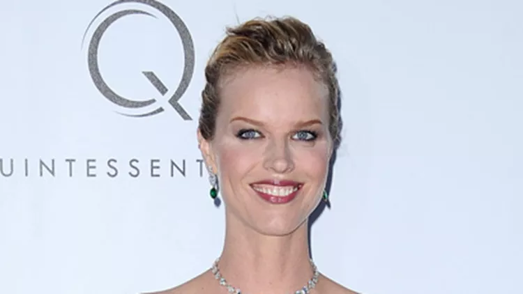 Γέννησε η Eva Herzigova