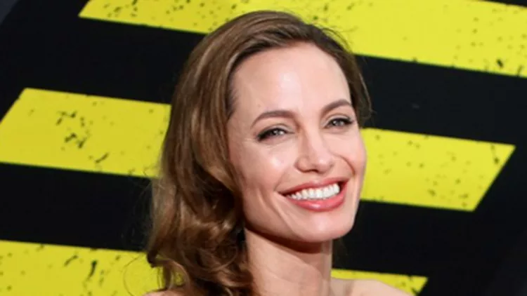 Angelina Jolie: Τι φόρεσε στην πρεμιέρα της ταινίας «World War Z» στο Βερολίνο