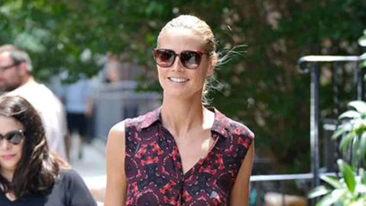 H Heidi Klum με ολόσωμη floral φόρμα