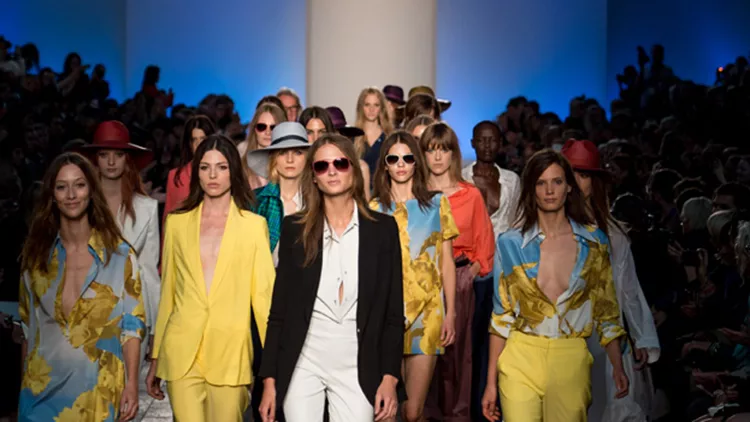 London Fashion Week: Τα shows των Mary Katrantzou, Paul Smith και Vivienne Westwood Red