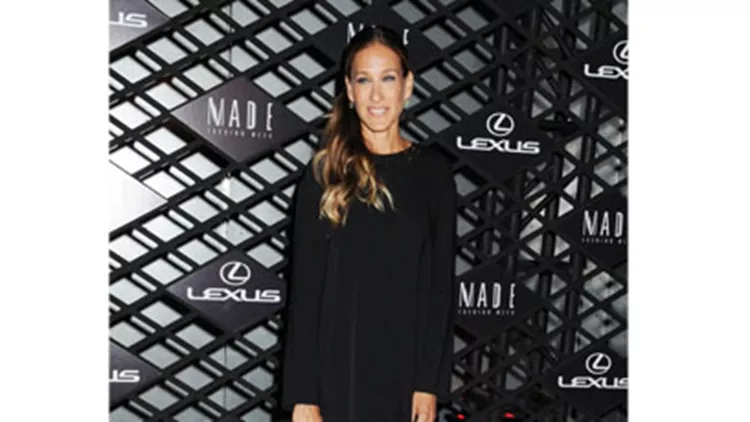 Η Sarah Jessica Parker λανσάρει τη δική της σειρά για παπούτσια και τσάντες