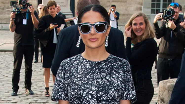 Η Salma Hayek στο show του οίκου Balenciaga