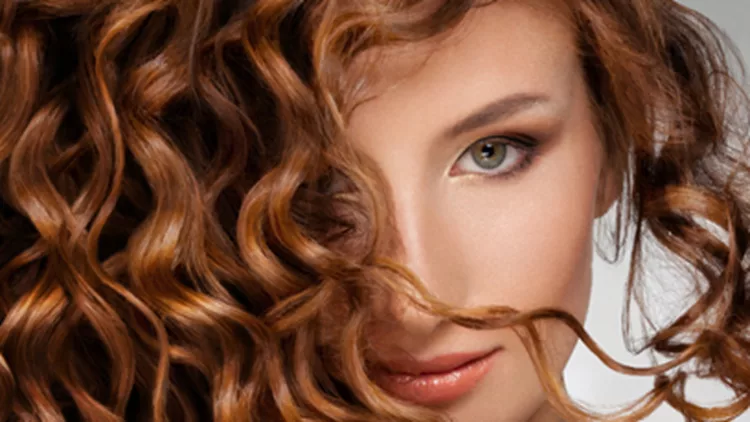 8 μυστικά για λαμπερά μαλλιά γεμάτα ζωντάνια
