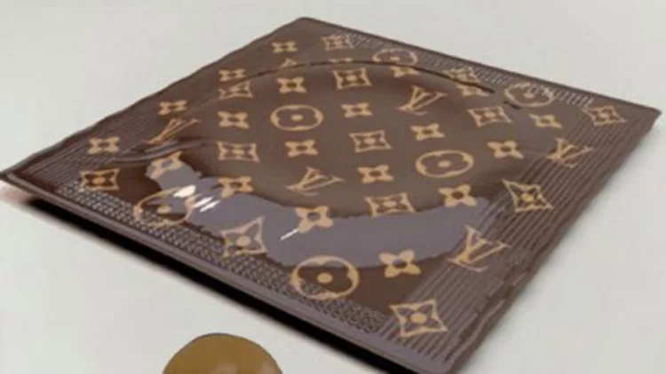 Louis Vuitton: Η σειρά προφυλακτικών του οίκου. Ή μήπως όχι;