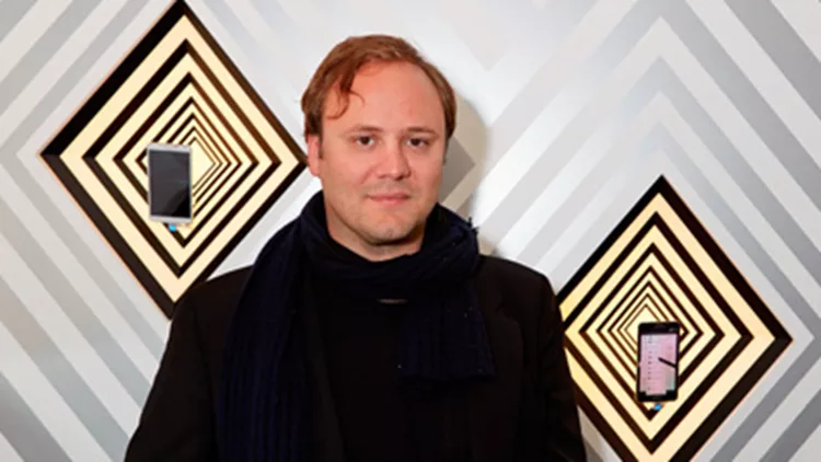 Ο Nicholas Kirkwood συνεργάζεται με την Samsung