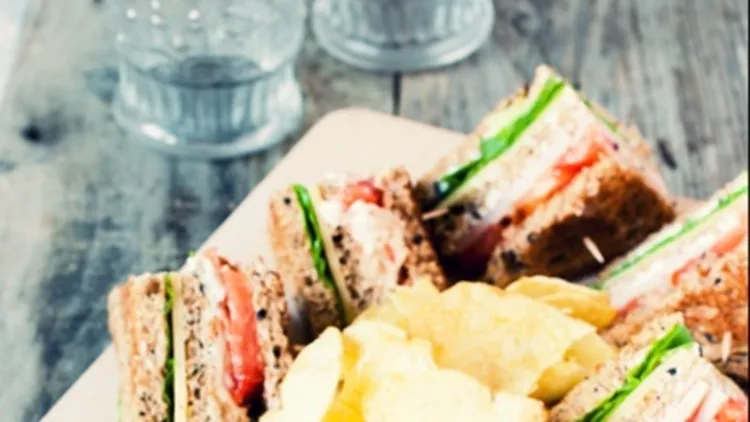 Love to Cook: Φτιάχνουμε σπιτικό club sandwich