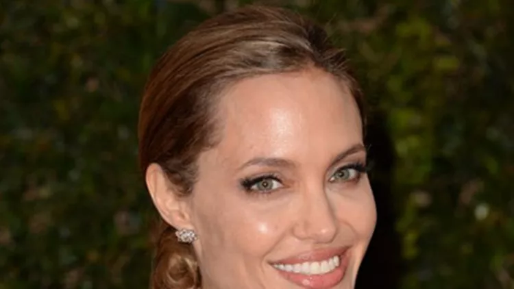 Angelina Jolie: Παρέλαβε ανθρωπιστικό βραβείο για το έργο της
