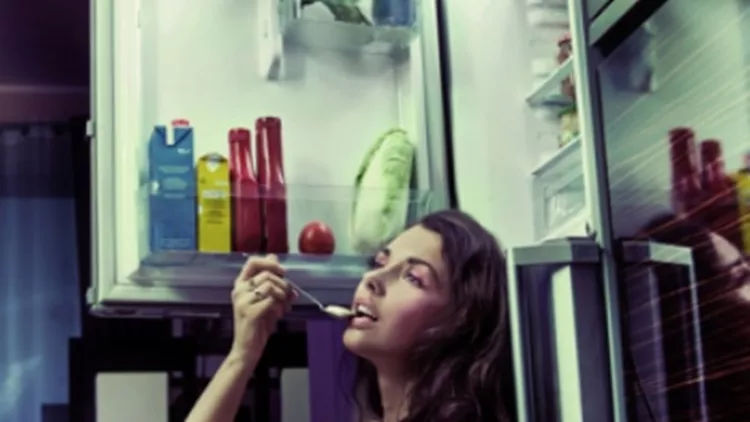 Πεινάς μετά τα μεσάνυχτα; 4 snacks που δεν παχαίνουν 