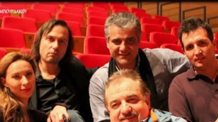 «Ξημερώνει Κυριακή»: Οι διαχρονικές επιτυχίες του Μίμη Πλέσσα και Λευτέρη Παπαδόπουλου σε ένα υπέροχο μιούζικαλ
