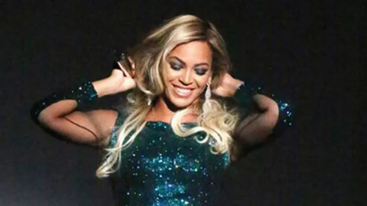 Beyonce: Με δημιουργία Vrettos Vrettakos στα Brit Awards
