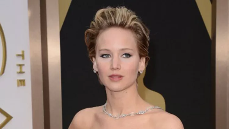 Η Jennifer Lawrence έπεσε ξανά