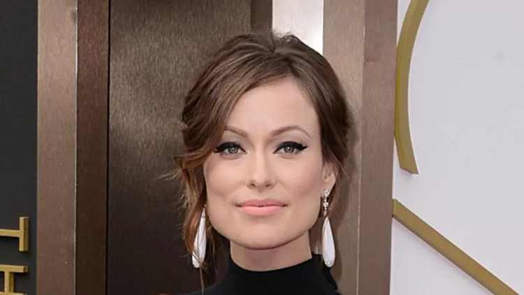  And the Oscar goes to: Olivia Wilde, για το ματ κραγιόν της, στην πιο κομψή και νεανική απόχρωση, και φυσικά, τα cat eyes της, που δεν μας άφησαν ασυγκίνητες. 