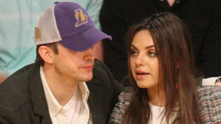 Mila Kunis - Ashton Kutcher: Φιλιά στο γήπεδο