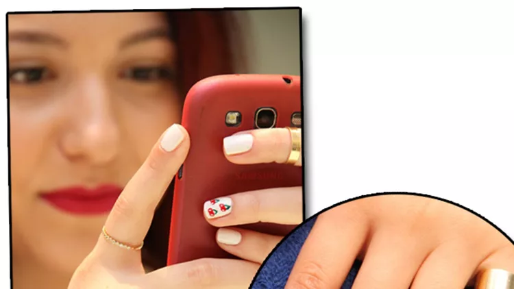 Βρεθήκαμε στο πιο hot beauty salon στο Κολωνάκι και εφαρμόσαμε βήμα - βήμα ένα stylish nail art!