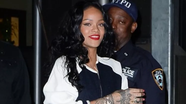 Τι φόρεσε η Rihanna σε αγώνα μπάσκετ στη Νέα Υόρκη;