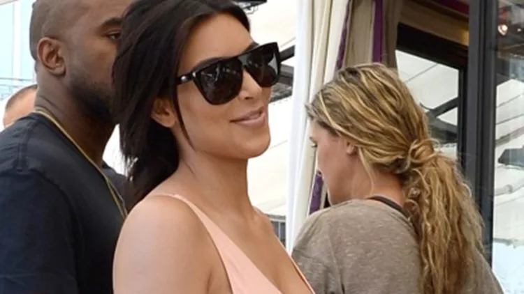 H σέξι εμφάνιση της Kim Kardashian στο Παρίσι