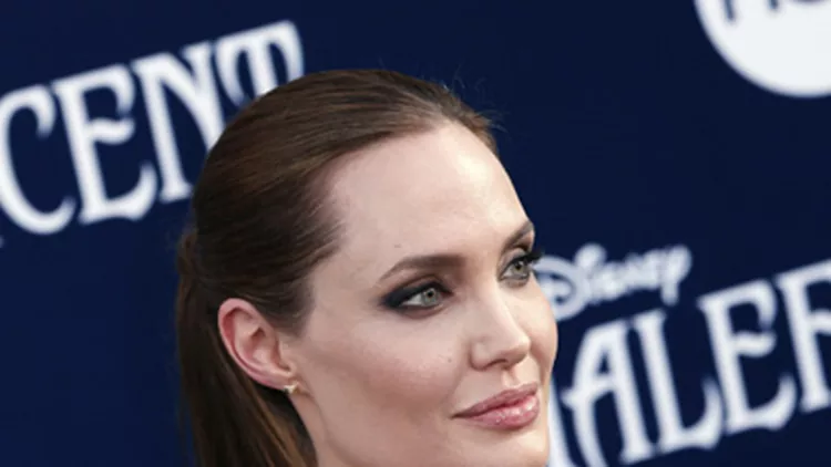 Angelina Jolie: Θα υποδυθεί την Κλεοπάτρα;