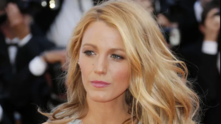 Πώς θα πετύχεις τα beach hair της Blake Lively