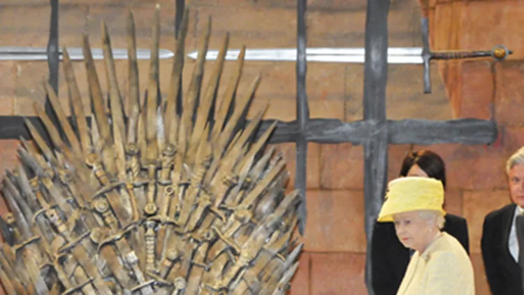ΒΙΝΤΕΟ: H Βασίλισσα Ελισάβετ στα πλατό του Game of Thrones