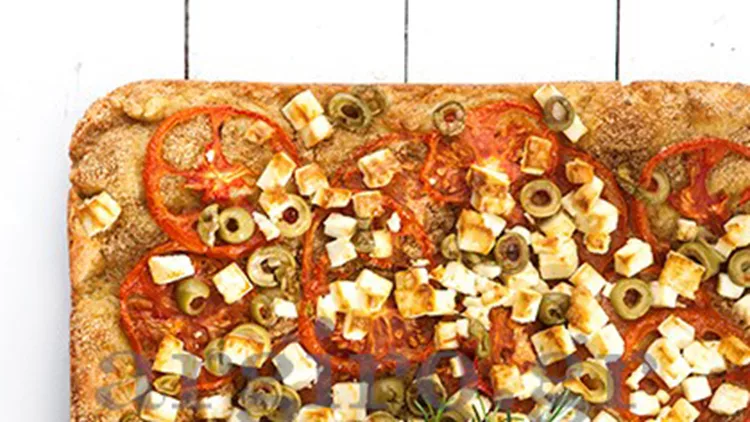 Ντοματόπιτα με τυρένιο φύλλο μυρωδικών