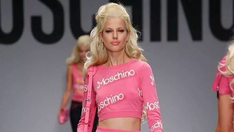 "It's a Barbie World" στο show του Moschino
