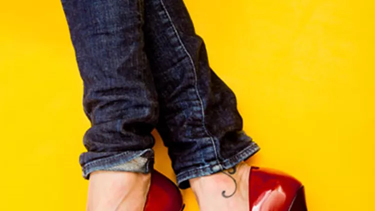 Jeans & Shoes: Βρήκαμε τον παράδεισο των 2 πιο αγαπημένων fashion items