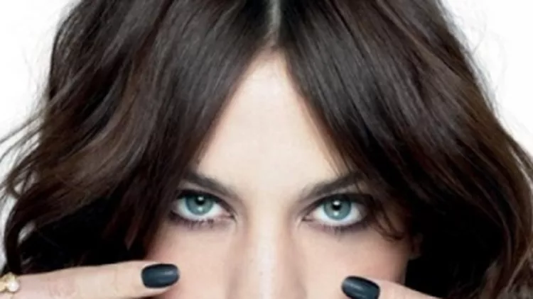 New hot trend: Leather νύχια από την Alexa Chung 
