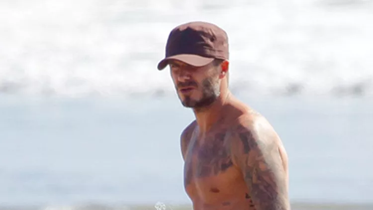 David Beckham: Ημίγυμνος στην παραλία, μαζί με τον γιο του