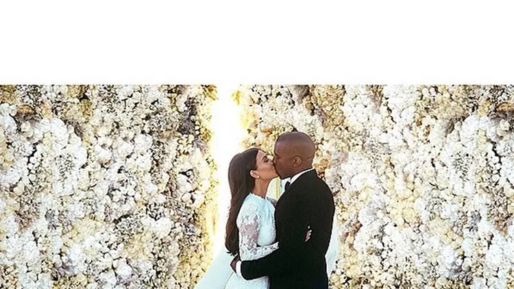 Ο ονειρεμένος γάμος της Kim Kardashian και του Kanye West ήταν πραγματικά ονειρεμένος, με ρομαντικό σκηνικό, λαμπερούς καλεσμένους και αληθινή αγάπη. 