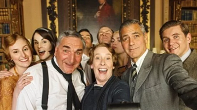 Το selfie του George Clooney με το cast του Downton Abbey