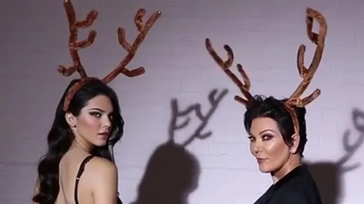 Kendall & Kris Jenner: Το σέξι εορταστικό τους βίντεο για το Love