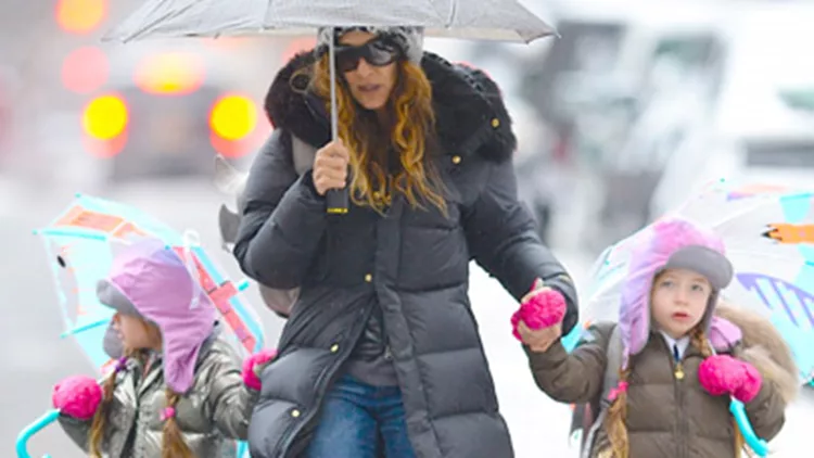 Sarah Jessica Parker: βόλτες στη χιονισμένη Νέα Υόρκη με τα παιδιά της
