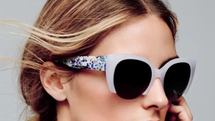 H Olivia Palermo φοράει τα πιο stylish γυαλιά της άνοιξης