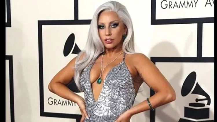 H Lady Gaga αποκάλυψε πως είναι τα πραγματικά της μαλλιά