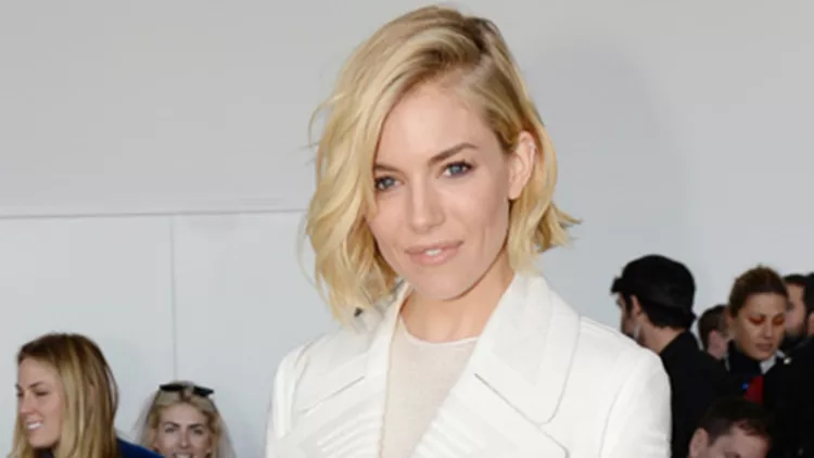 Η Sienna Miller στο front row του Calvin Klein