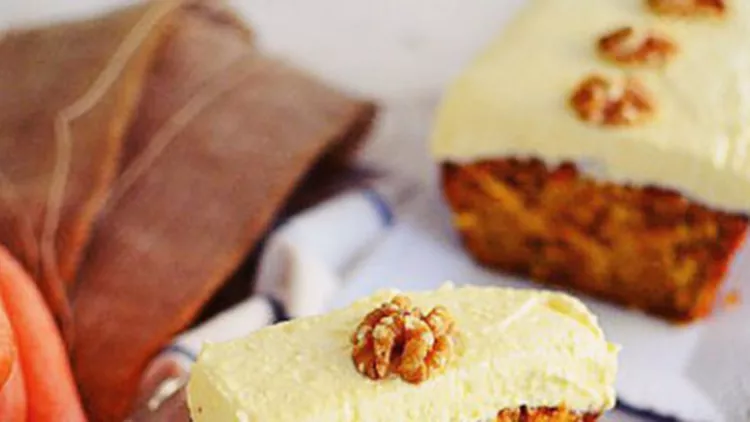 Carrot cake με γλάσο από τυρί κρέμα