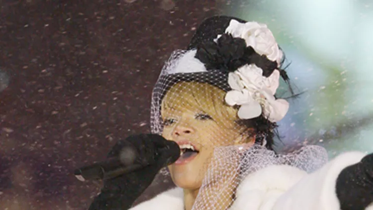 Να πού θα βρεις το top hat της Rihanna και άλλα αντικείμενα των αγαπημένων σου μουσικών!