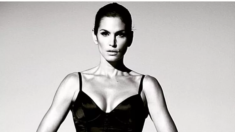 Ο δικηγόρος της Cindy Crawford μιλάει για ρετουσαρισμένη φωτογραφία που έχουν χειροτερέψει επίτηδες το σώμα του μοντέλου.