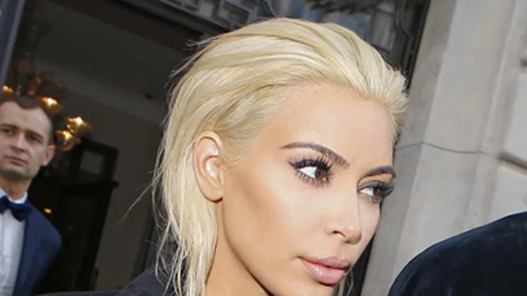 Kim Kardashian: Άλλαξε χρώμα στα μαλλιά της! Δες την με ξανθό πλατίνα
