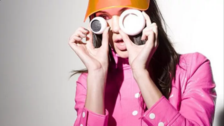 Η Kendall Jenner στη νέα καμπάνια της Estee Lauder (video)