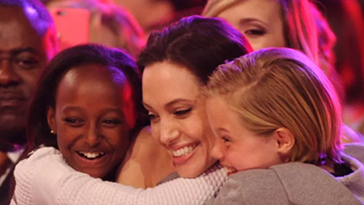 Η Angelina Jolie με τις κόρες της στα Kid's Choice Awards