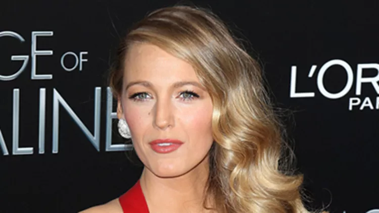 Blake Lively: Στην πρεμιέρα του "Age of Adaline" με αέρα Old Hollywood