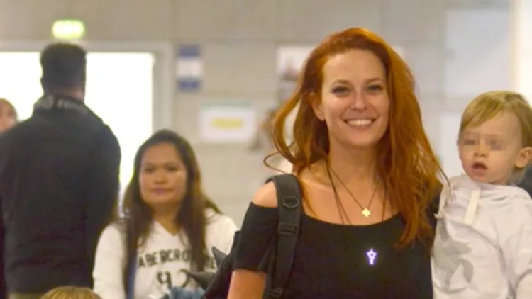 Σίσσυ Χρηστίδου: Με τα παιδιά της στο αεροδρόμιο