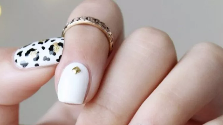 #maniMonday: Το trend των studded nails και πώς να το υιοθετήσεις