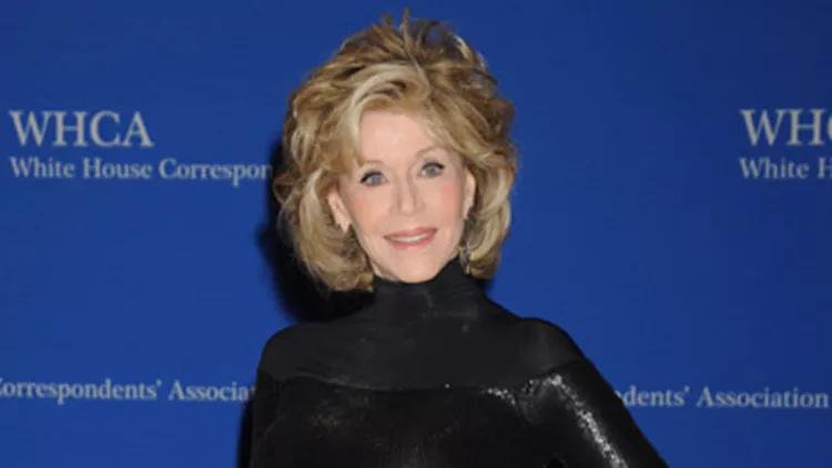 Η 77χρονη Jane Fonda αναβιώνει τη θρυλική Barbarella